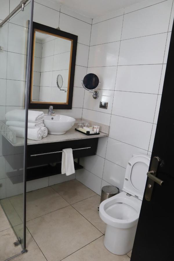 Monty Suites Calabar Extérieur photo